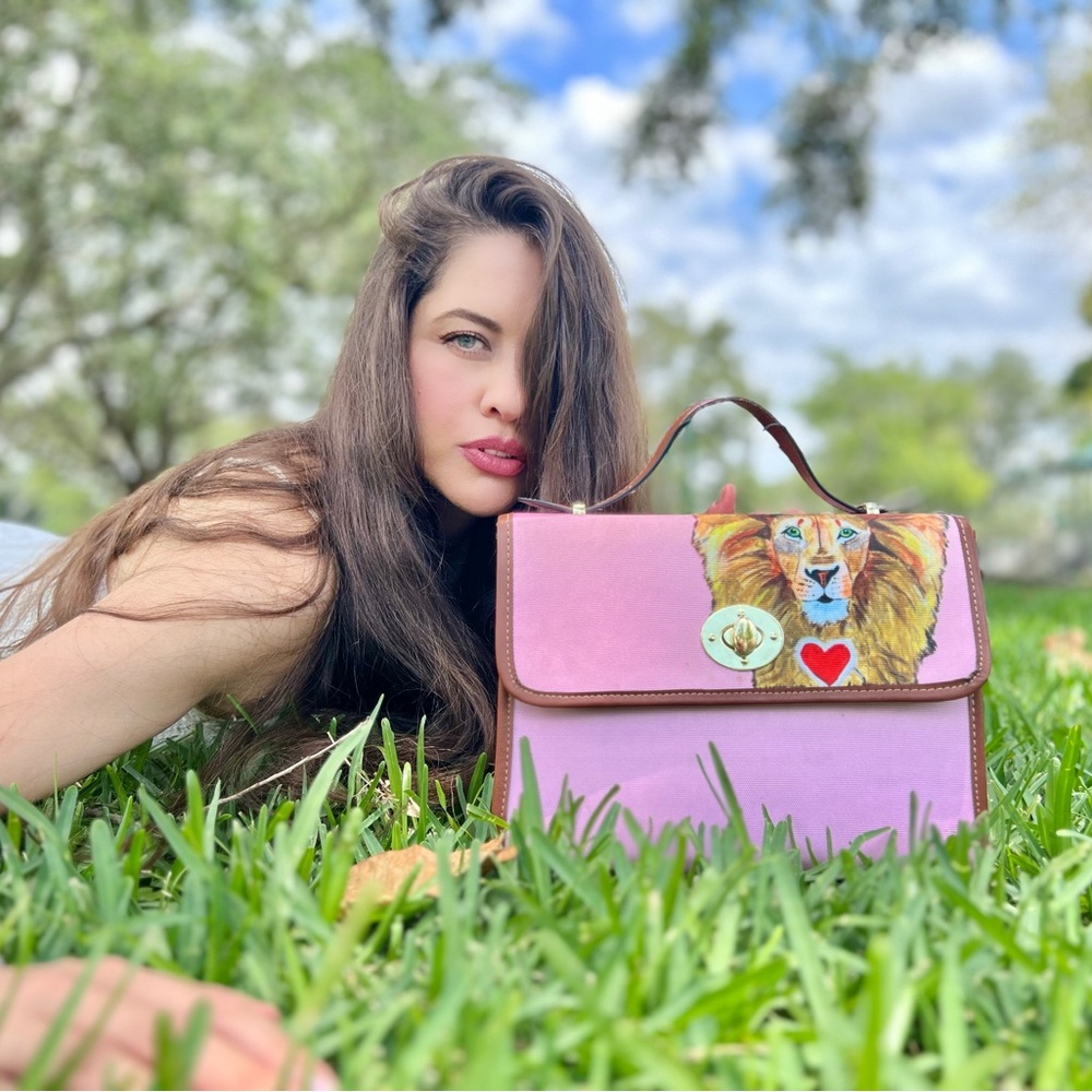 Lion Heart purse - Picture 9 of 15